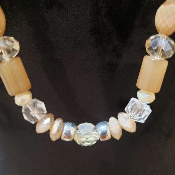 Womens Fashion Clear Cloudy Translucent Beads Collar Necklace with Lobster Clasp - Picture 5 of 6